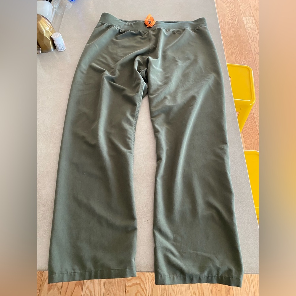Figs scrubs – Rafaela top and Zamora joggers 2 pocket Moss Green  both XL-
